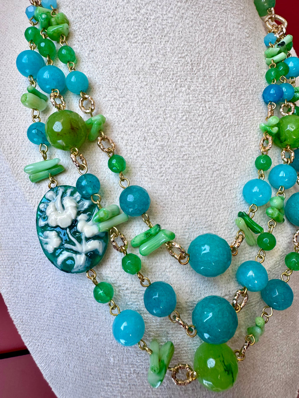 Collana cameo verde su resina
